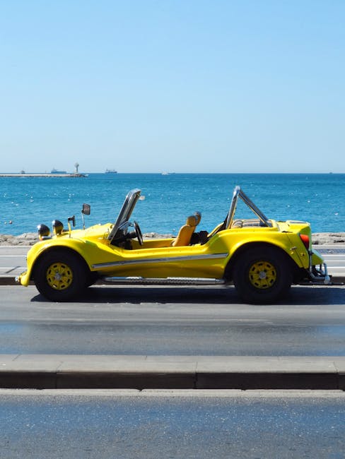 Auto che guida lungo la passeggiata della Malvarrosa
