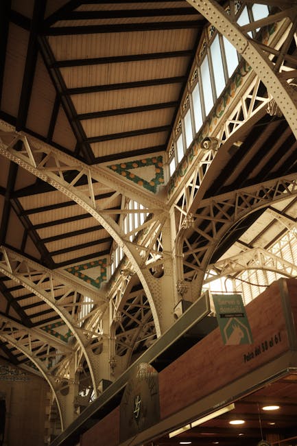 Interno modernista del Mercado de Colón con caffè e terrazze
