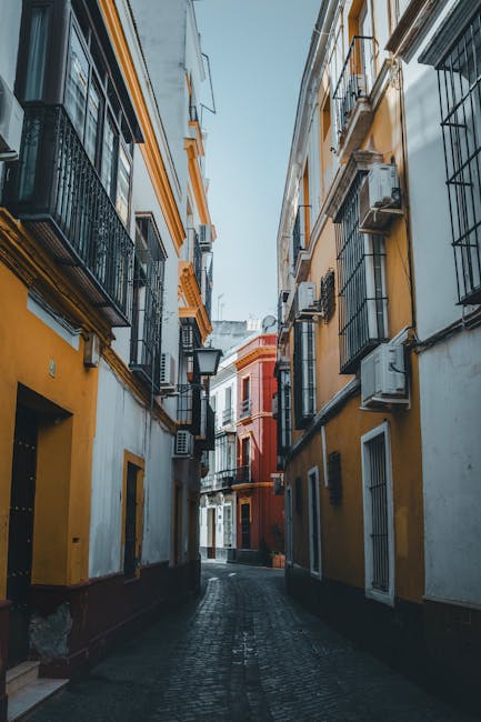 Street in the Realejo quarter with colorful facades