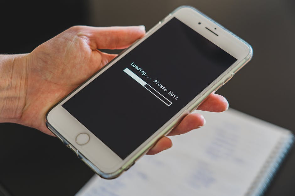 smartphone con mappe offline aperte