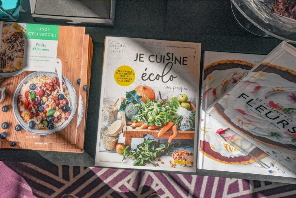 Zonovergoten straatterras met vegan bowl