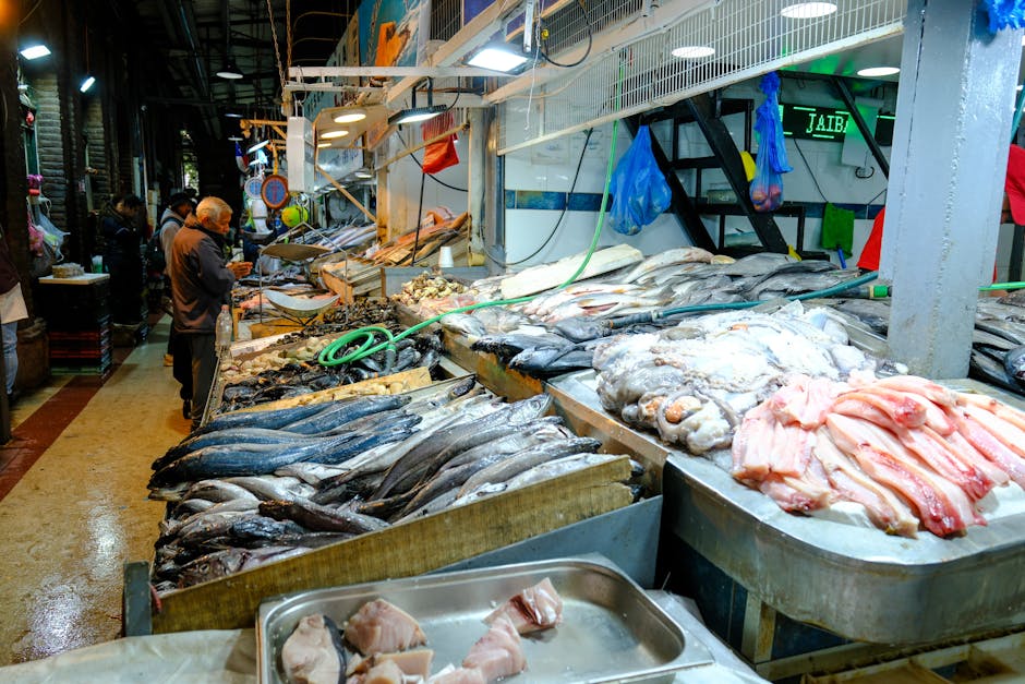 Lokaler Markt mit frischen Meeresfrüchten und Produkten