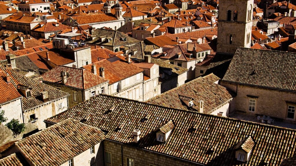 Blick von den Kathedralendächern über die Altstadt