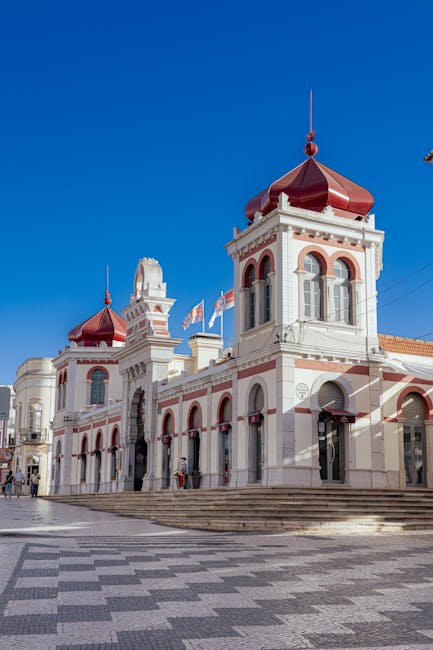 Stoiska ze świeżymi rybami na Mercado Municipal de Loulé rano