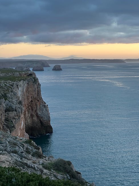 Zachód słońca nad klifami Algarve