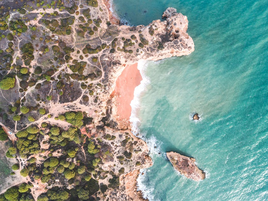 Flacher, türkisfarbener Strand auf Ilha de Faro