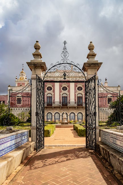 Garten und Terrasse des Palácio de Estoi im Sonnenlicht
