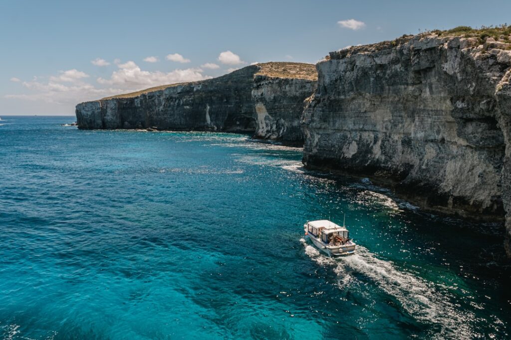 Felsklippen und Meeresgrotten der Ponta da Piedade vom Boot aus