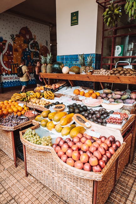 bancarelle di frutta colorata al Mercado dos Lavradores