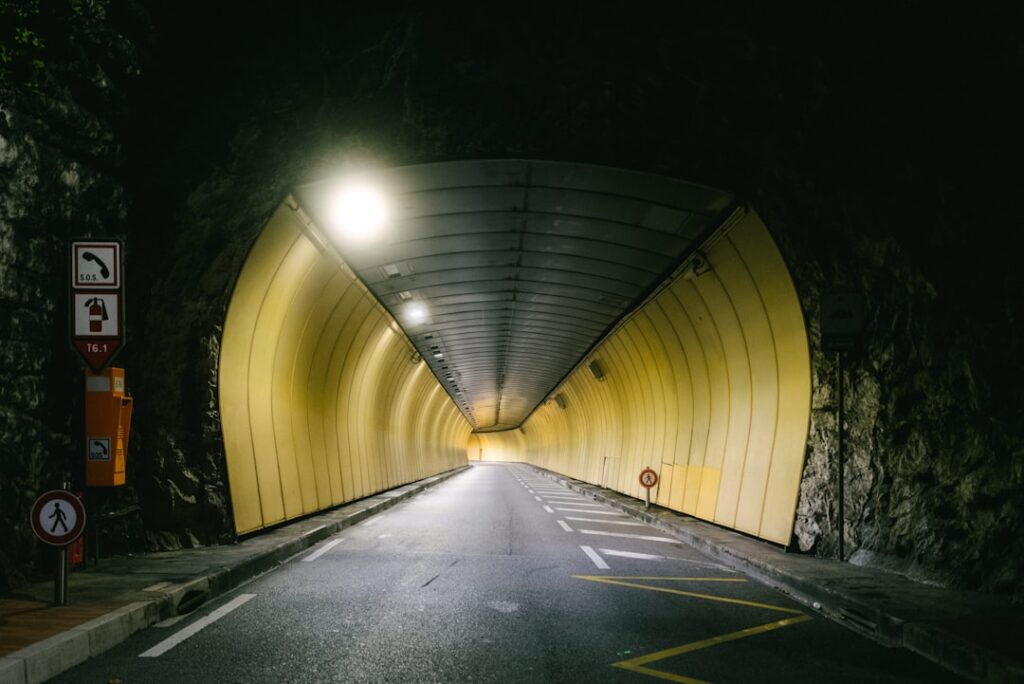Innenansicht eines VR1-Tunnels auf Madeira