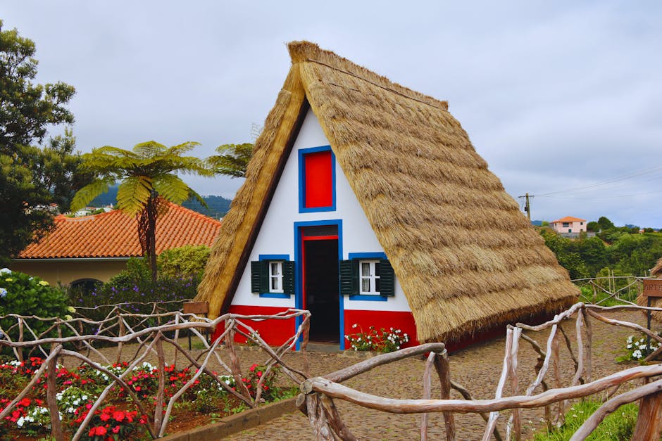 Traditionelles strohgedecktes Haus in Santana