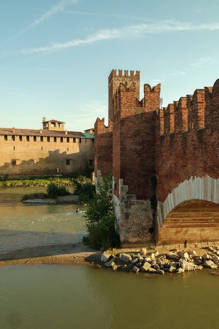 Vista ravvicinata del Castelvecchio e del ponte scaligero sull'Adige