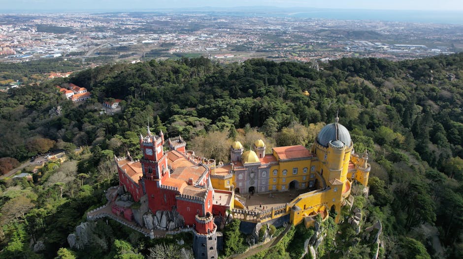 Zonsopgang zicht vanaf Miradouro da Vigia op het Palácio da Pena