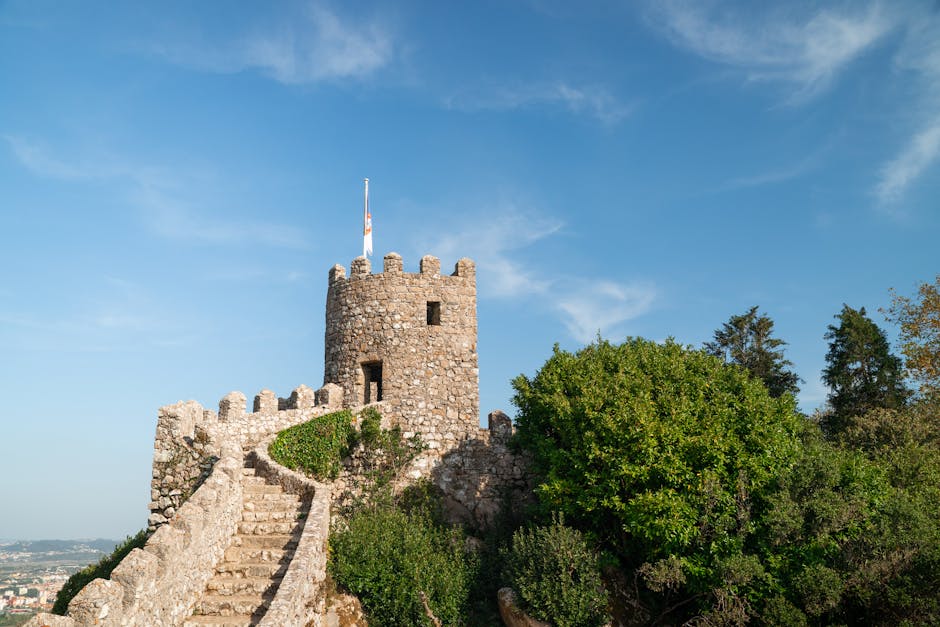 Mura in pietra del Castelo dos Mouros con vista su Sintra