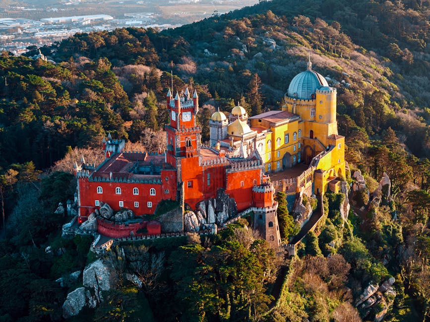 Bunte Fassade des Palácio da Pena, Luftaufnahme