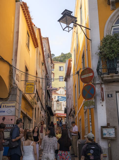 Terrazza di ristorante affollata nel centro turistico di Sintra