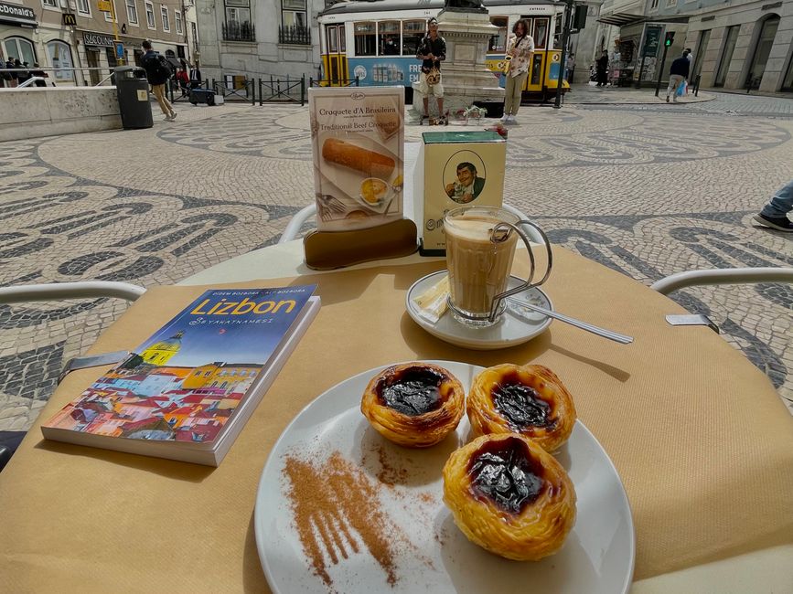 Piccolo caffè portoghese frequentato da abitanti locali
