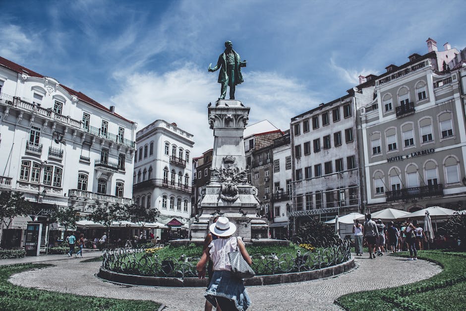 Druk plein Praça 8 de Maio in het centrum van Coimbra