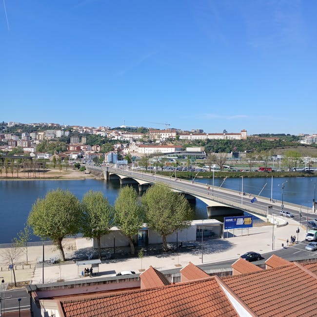 Ruiny Mosteiro de Santa Clara-a-Velha nad rzeką