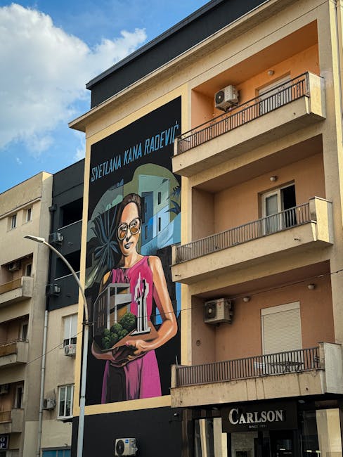 Dettaglio di un grande murale in via Targowa