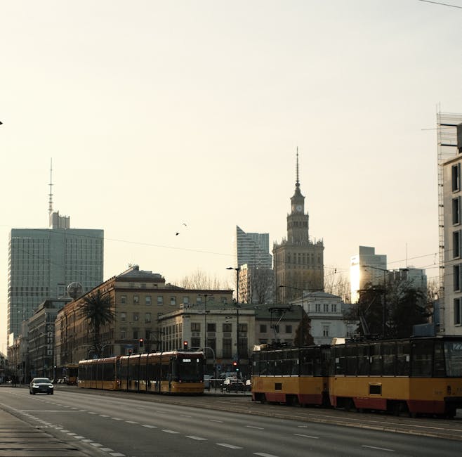 Stadtzentrum Warschau, Straßenszene mit Straßenbahn