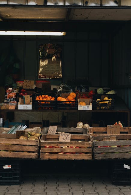 openluchtmarkt in Warschau met verse groenten en kraampjes