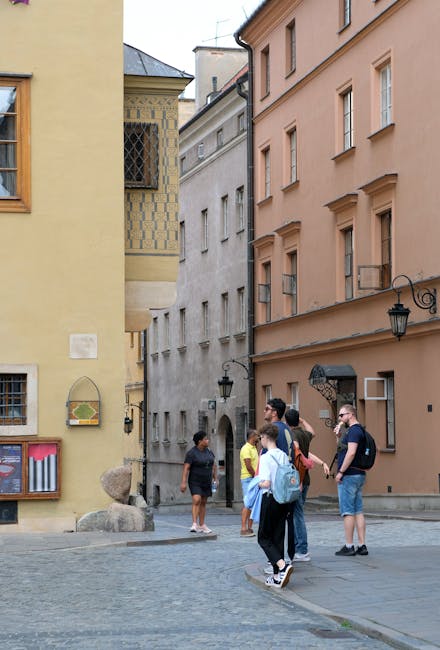Gruppo in visita guidata notturna nella Città Vecchia