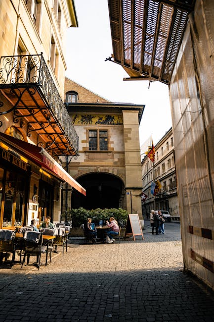 Verborgen binnenplaats met een café in Genève