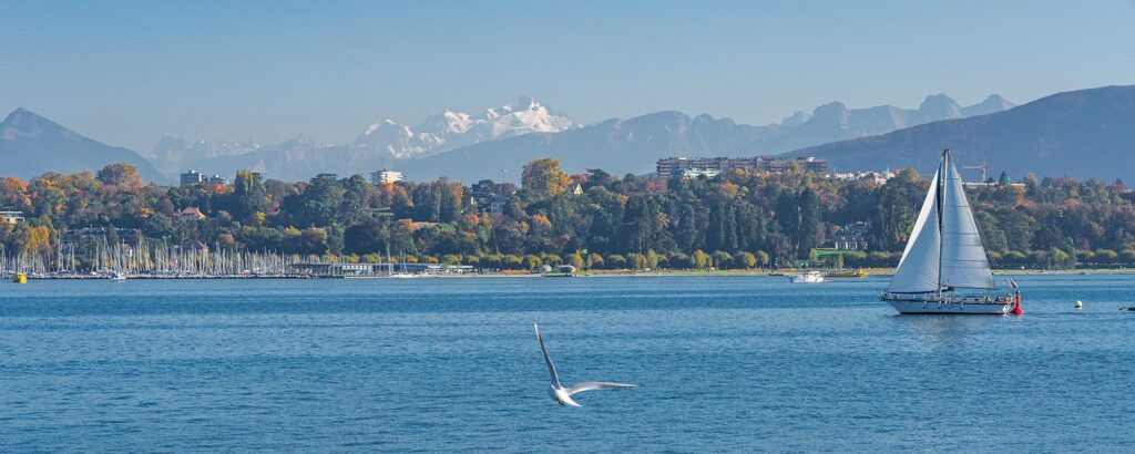 Rondvaart op het Meer van Genève met uitzicht op de bergen