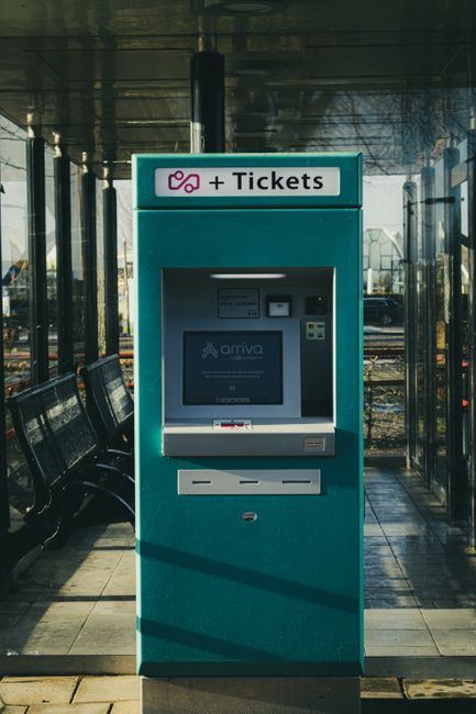 Automat biletowy na stacji Cornavin w Genewie