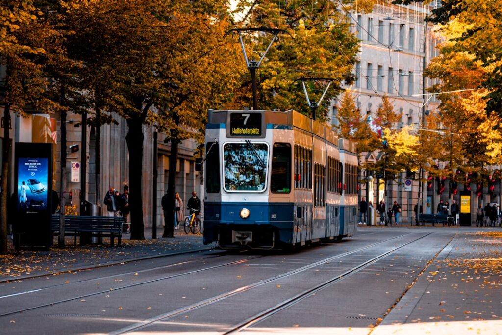 Bahnhofstrasse in Zürich met winkels en trams