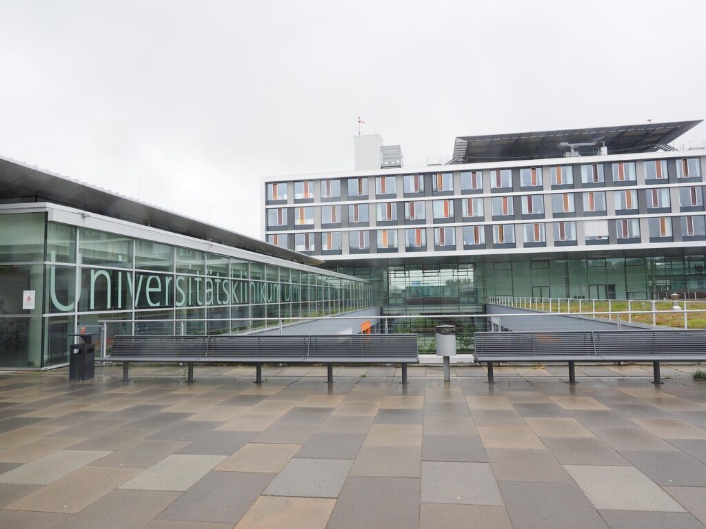 Haupteingang Universitätsspital Zürich tagsüber