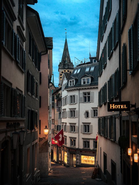 Oude binnenstad Zürich kasseien in avondlicht