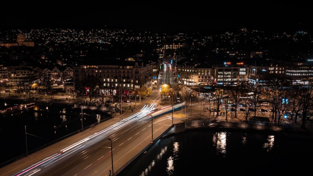 Tram in Zürich bei Nacht