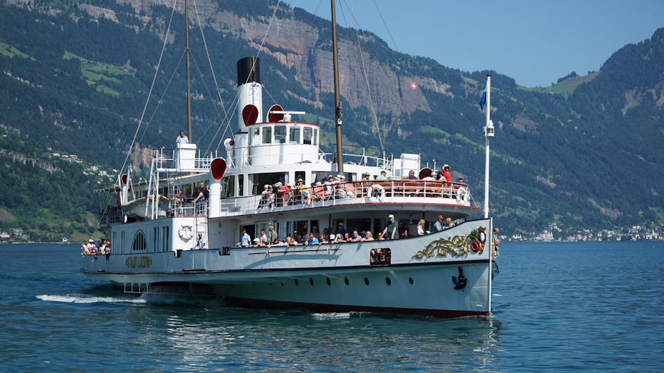 Steamboat departing Bahnhofquai with Chapel Bridge in background