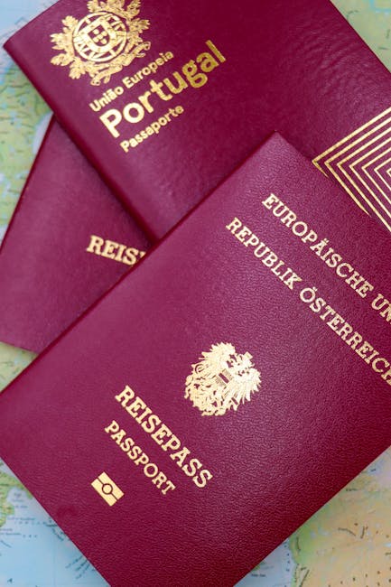 Passaporto e documenti per il visto Schengen sul tavolo
