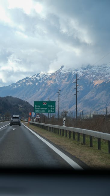Posto di controllo della polizia svizzera su autostrada vicino al confine