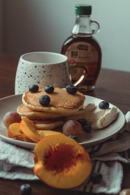 Frühstückstisch mit glutenfreien Pancakes