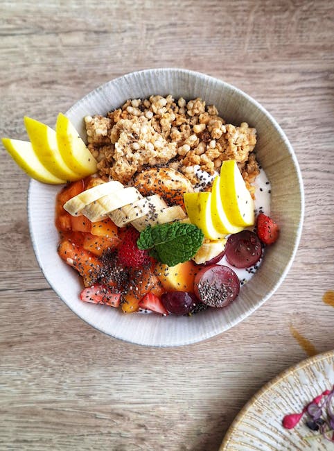 Modernes Café innen mit Frühstück